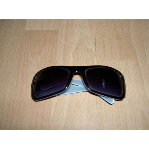 Lunettes De Soleil Contour Noir Large Et Branches Bleues Claires Larges Ladysoul