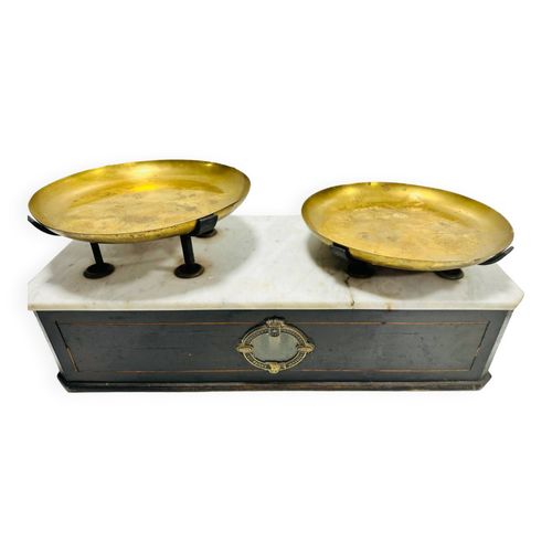 Balance Roberval En Bois Marbre Et Laiton Marron