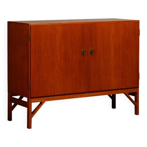 Armoire Aposchinaapos Brge Mogensen Modle 232 En Teck Et Laiton Fdb Mbler Danemark Bois
