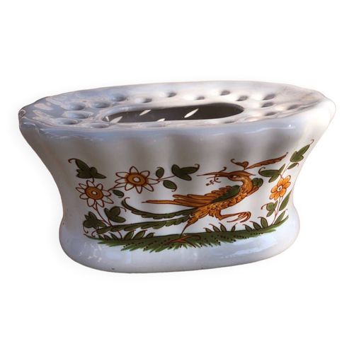 Pique fleur en faence de Moustier blanc