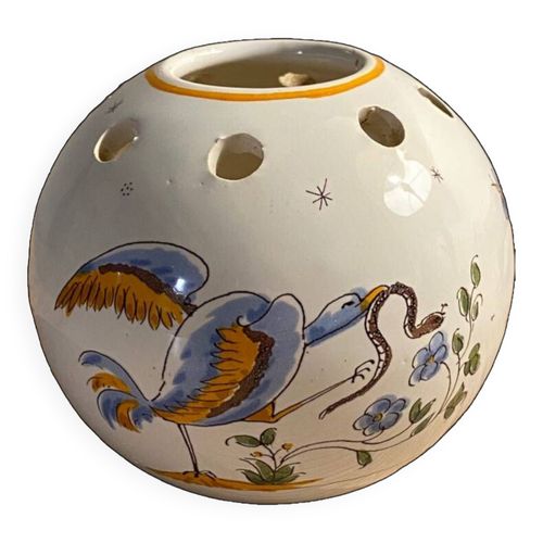 Vase pique fleurs ceramique decor vieux moustiers oiseau et fleur blanc