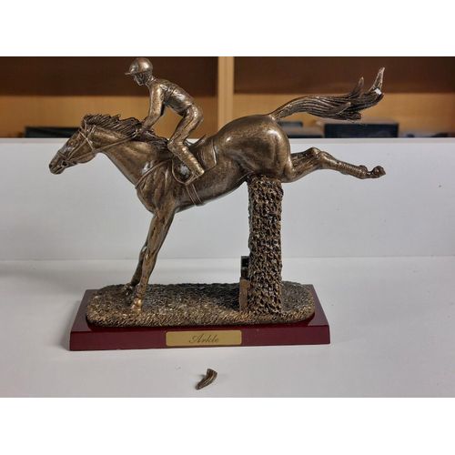 Statue En Résine Cheval De Légende Arkle Atlas 1/12