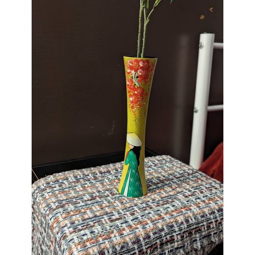 Vase élancé en céramique peint à la main