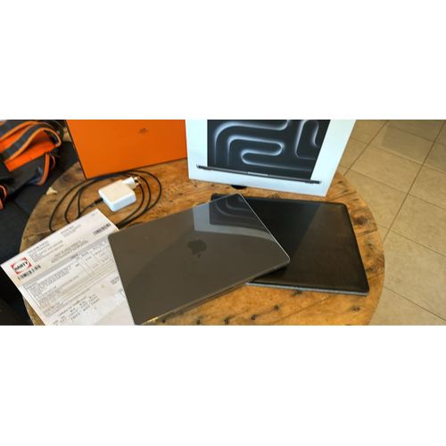 Apple MacBook Pro Retina 14" M3 Pro - Ram 18 Go - SSD 512 Go - Noir sidéral
