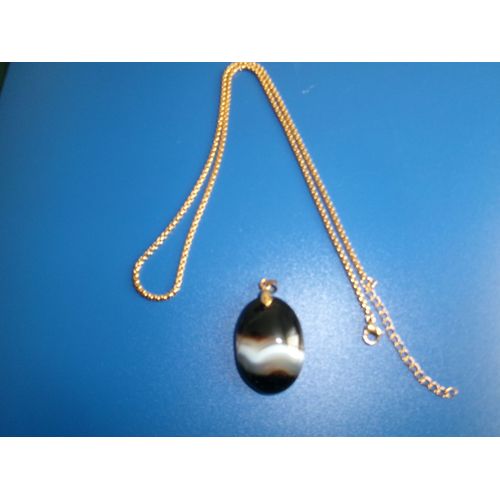 Pendentif Agate Noir Avec Bande Blanche( + Chaine)
