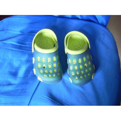Crocs 28