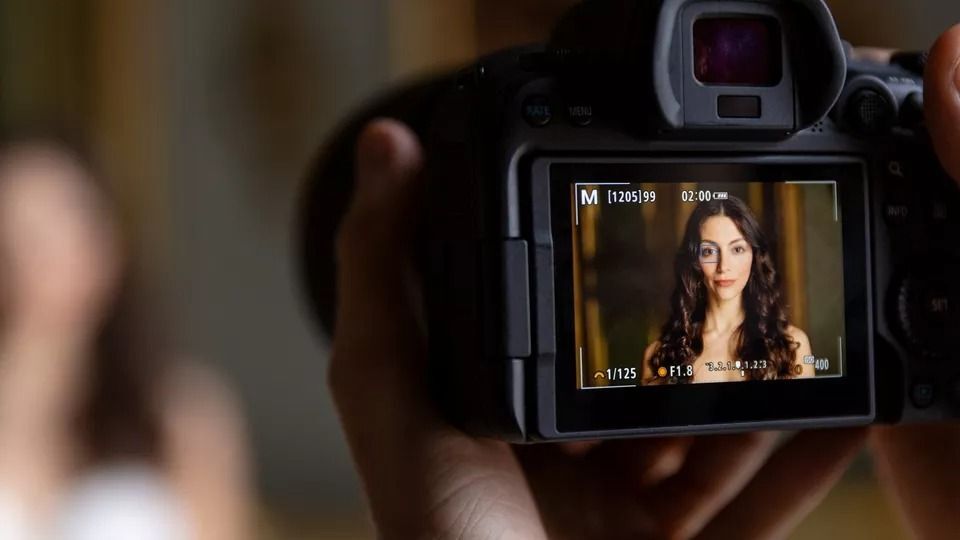 Canon EOS R6 bo�tier nu - Appareil photo Hybride image 4 | Rakuten