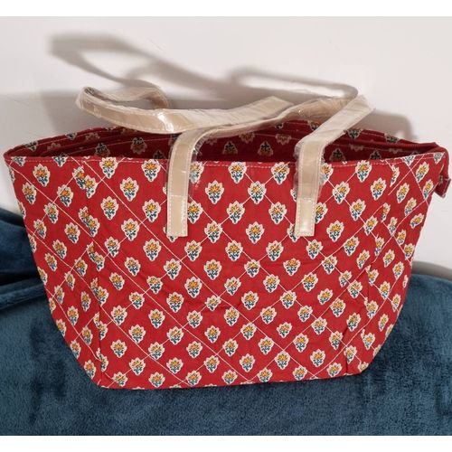 Sac en tissu rouge à fleurs avec anses