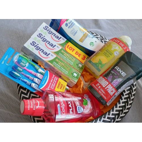 Lot De Produits D'hygiène Pour Toute La Famille, Contient :  Lot De 3 Gel Douche Ushuaia  Lot De 2 Gel Douche Petit Marseillais  Lot De 2 Shampooings Ultra Doux  Lot De 2 Dentifrices Oral B  Lot De 3 