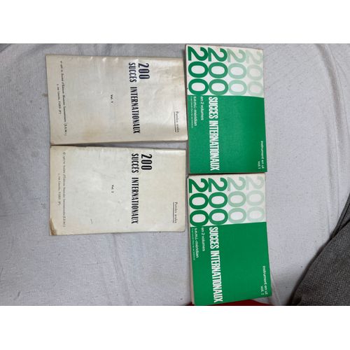 200 Succès Internationaux En 2 Volumes Instrument En Ut S.E.M.I.-Meridian 1966 ( Musiques Et Paroles)