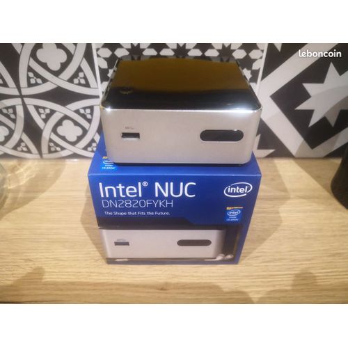 Intel NUC DN2820FYKH Intel Celeron N2820 - 2.39 Ghz - Ram 4 Go - SSD 120 Go