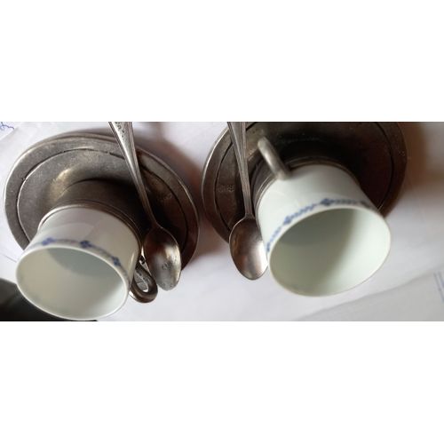 Service À Café En Etain Fin De Tonge Et En Porcelaine De Limoges