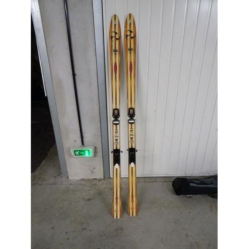 Skis Paraboliques Dynastar 178 Cm 4*4 Vertical Limited Avec Fixations Tyrolia 650