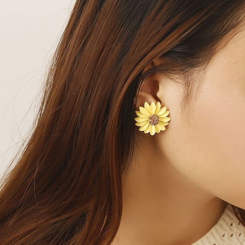 Vent Japonais Et Coreen Eclate Doux Cent Petite Marguerite Oreille Clou Taobao Rue Battre Jour Chrysantheme Boucles D'oreilles Spot En Gros