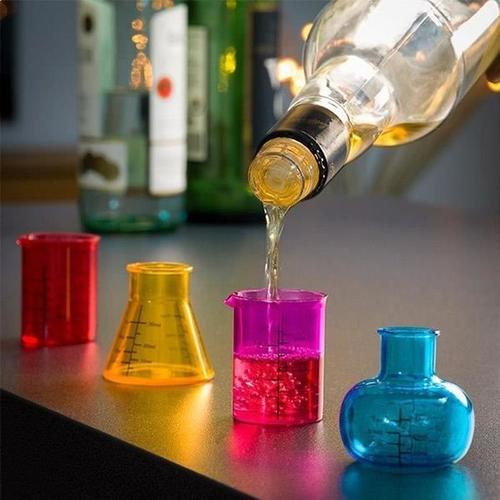 Lot De 4 Shooters Béchers 4 Verres Shot Pot Chimie * Matière Shots : Plastique * Dimensions : 4,5 X 5 Cm * Contenance : 40 Ml