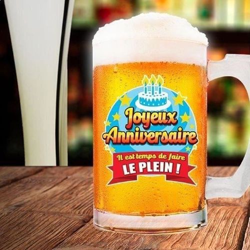 Chope De Bière Avec Inscription Joyeux Anniversaire