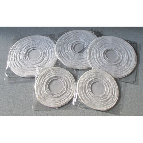 Lanternes Chinoises En Papier De Riz Avec Cadre Métallique, Crochet En C Et Ficelle Pour Suspension - Utilisables Aussi Comme Lampions - 3 De Diamètre 20cm + 2 De Diamètre 15cm - Marque Fibound