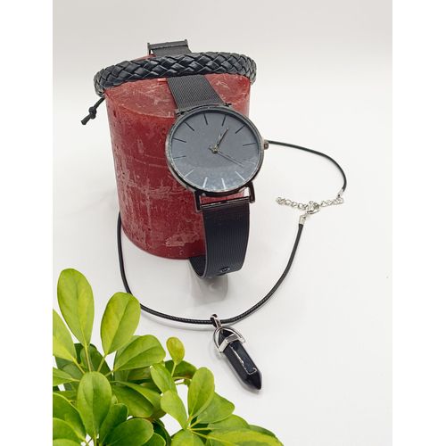 Montre Avec Un Collier Et Un Bracelet Couleur Noir