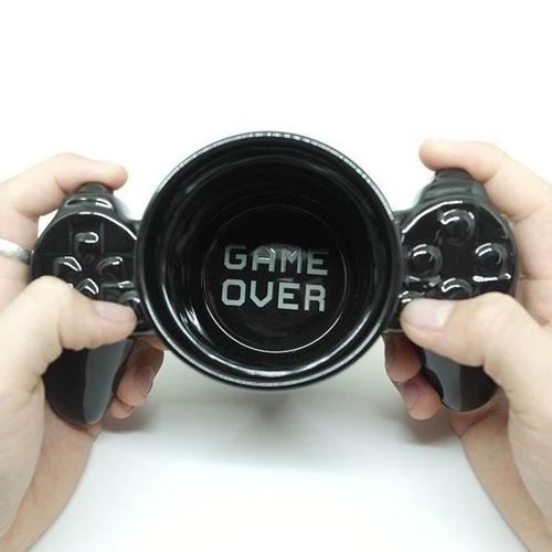 Tasse Manette De Jeux Vidéo En Céramique Noir Mug * Dimensions : 18 X 10 X 11 Cm * Contenance : 380 Ml * Matière : Céramique *