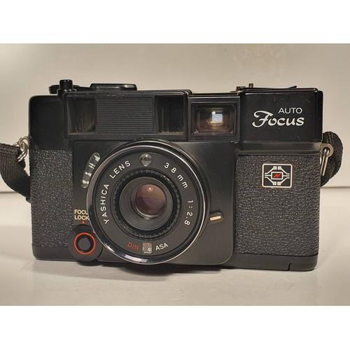 Yashica Auto-Focus - 38mm 1:2,8 - Point & Shoot