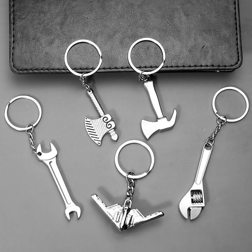 Cadeau original : le mini marteau porte-clés 7 en 1 Kikkerland