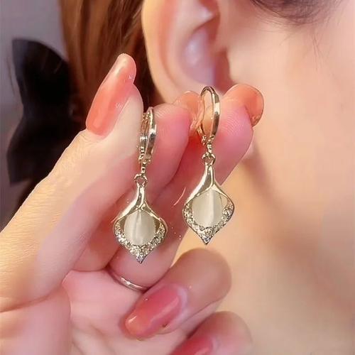 Boucles Doreilles En Pierre Pour Femmes Tendance Temperament Bijoux Cadeaux Accessoires Blanc