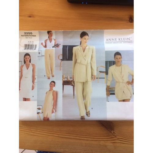 Patron Vogue Tailleur Jupe - Pantalon - Robe - Veste - 2255