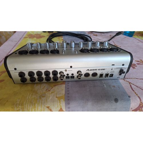 Alesis IO 26