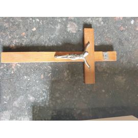 crucifix bois et métal