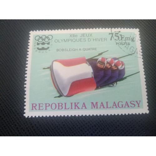 Timbre Madagascar Yt 573 Jeux Olympiques D'hiver - Innsbruck Bobsleigh 1975 ( 200706 )