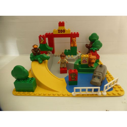 LEGO DUPLO Zoo Vintage avec Grande Plaque à Relief, Animaux et Figurine