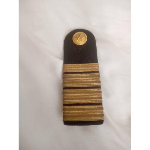 1 Epaulette Officier Marine ?