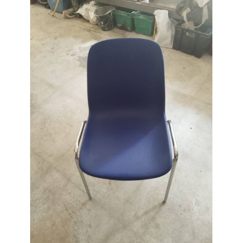 Vend 15 Chaises Platique Et Metal Chrom