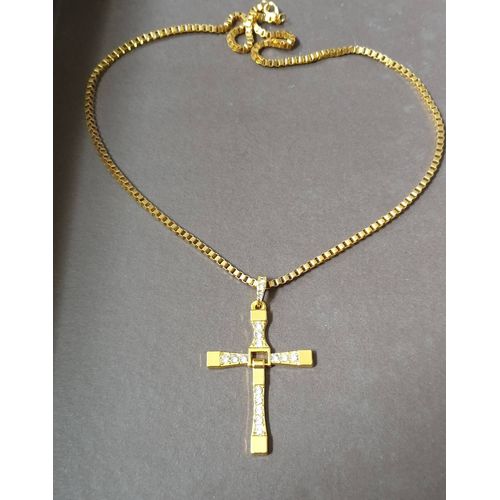 Chaîne Avec Pendentif Croix Dorée