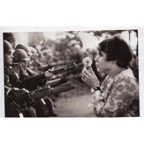 Carte Theme Personnages Evenements - Manifestation Contre La Guerre Du Vietnam A Washington - 21 Aout 1967 - Photo Marc Riboud / Magnum 15 Cm X 10 Cm