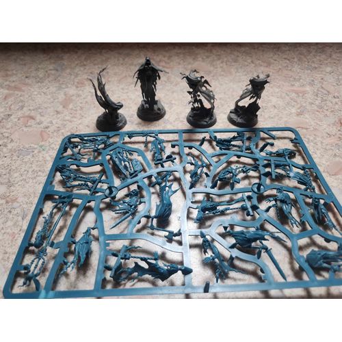 Lot De Figurines Vintages Pour Warhammer Battle, Différentes Armées.