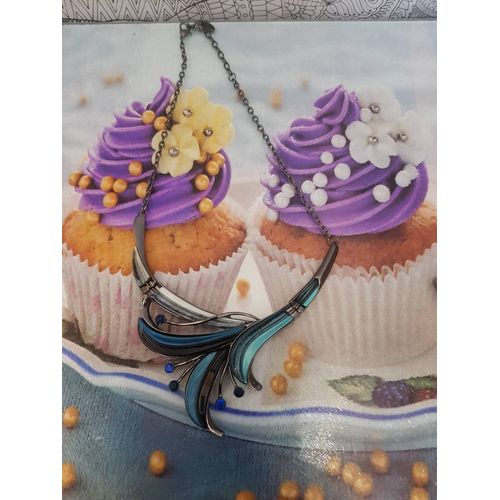 Collier Motifs Floraux Bleus