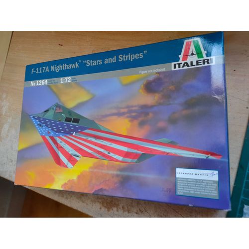 Maquette Avion Italeri 1/72 F-117 A Nighthawk '' Stars And Stripes '' Réf : 1264-Italeri