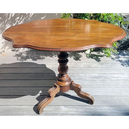 Table Guéridon Ancien Noyer Forme Violonnée