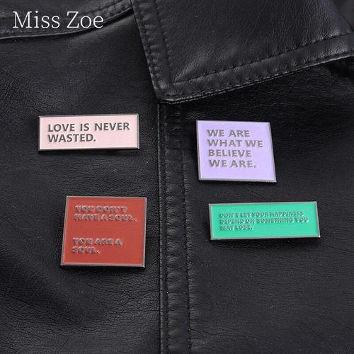 Broche En Émail, Nous Sommes Ce Que Nous Pensons, Amour Est Gaspillé, Texte, Dialogue, Rose, Violet, Bonheur, Cadeau Pour Couple, Amis