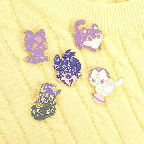 Lune Magicien Chat Épingles En Émail Violet Chapeau Diamant Cristal Espace Chat Sorcière Avec Aile Chaton Badges Pour Femmes Broches Bijoux Magiques