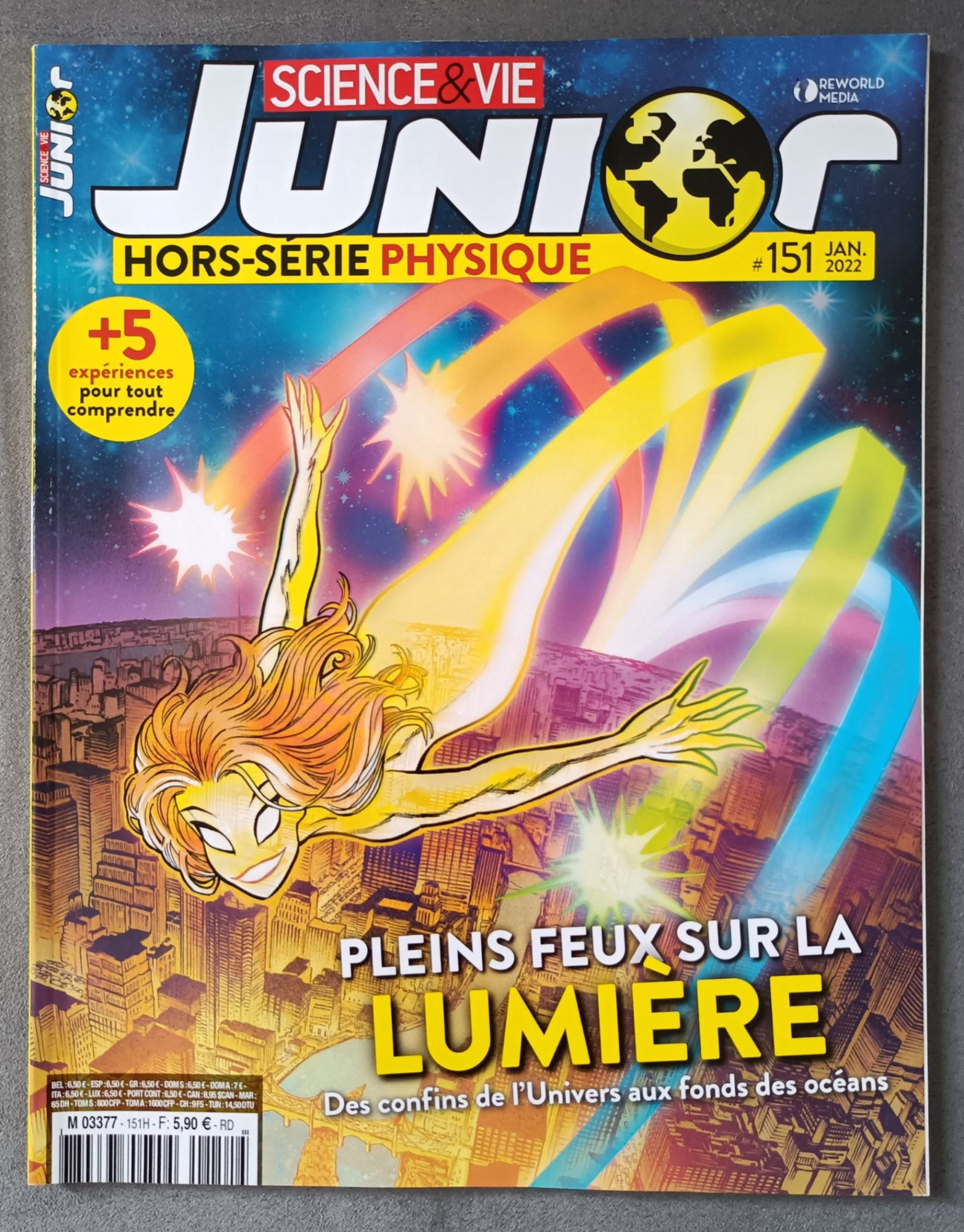 Science Et Vie Junior Hors Serie Physique N° 151 Janvier 2022. Pleins Feux Sur La Lumiere Des Confins De L Univers Aux Fonds Des Oceans. 5 Experiences Pour Tout Comprendre