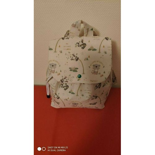 Sac a dos pour la maternelle, crèche, nounou, avec une anse, fermeture par cordon et serre cordon, en tissu eko-tex français et doublure intérieure, lavable en machine fabriqué en Bretagne 