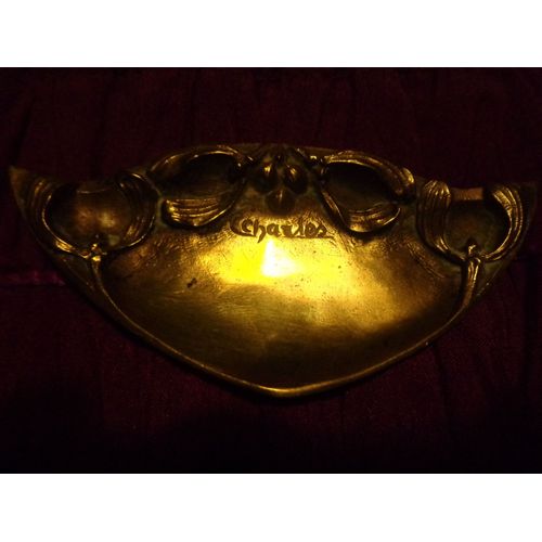 Vide-Poche En Bronze Art Nouveau Signé "Charles", Décor Floral, Dimensions : 9,5 X 4,5 Cms; Poids : 32g, Bon État