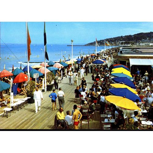 Carte Postale De Deauville (Calvados) Le Bar Du Soleil Et Les Planches