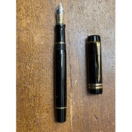 Parker Premier 1931413 Stylo-plume Laqué Noir Intense avec Attributs Chromés/Plume Fine/Recharge dencre Noir 