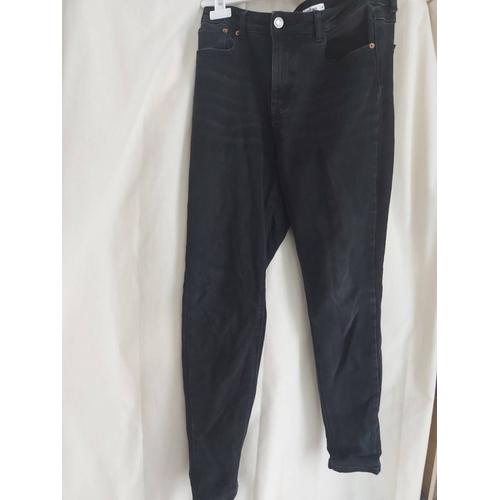 Je Vends Ce Jean Noir Skinny En Parfait État ! 