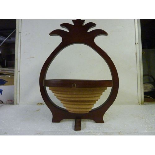 Panier De Fruits Pliable En Bois Marron.