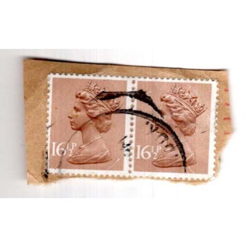 Timbre Royaume Uni : 2 Timbres Oblitérés, Profil Gauche De La Reine Elizabeth Sur Fond Marron Clair, 16 P