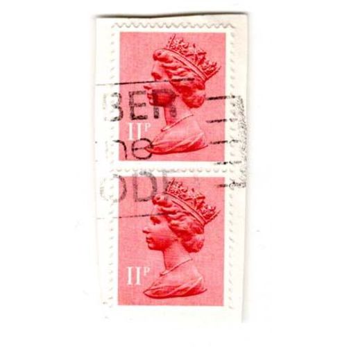 Timbre Royaume Uni : 2 Timbres Oblitérés, Profil Gauche De La Reine Elizabeth Sur Fond Rose, 11 P